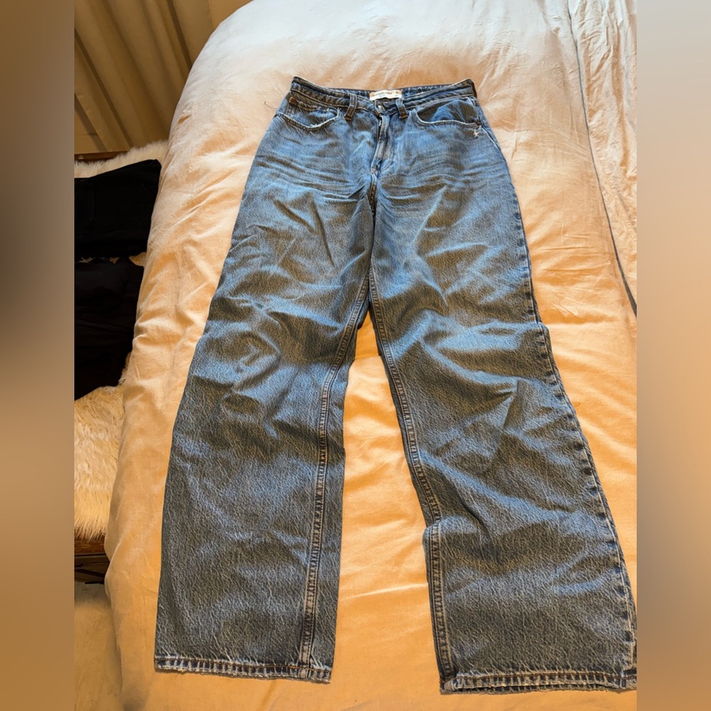 Abercrombie & Fitch Curve Love Loose Fit Medium Blue Jeans - Size 26 Regular